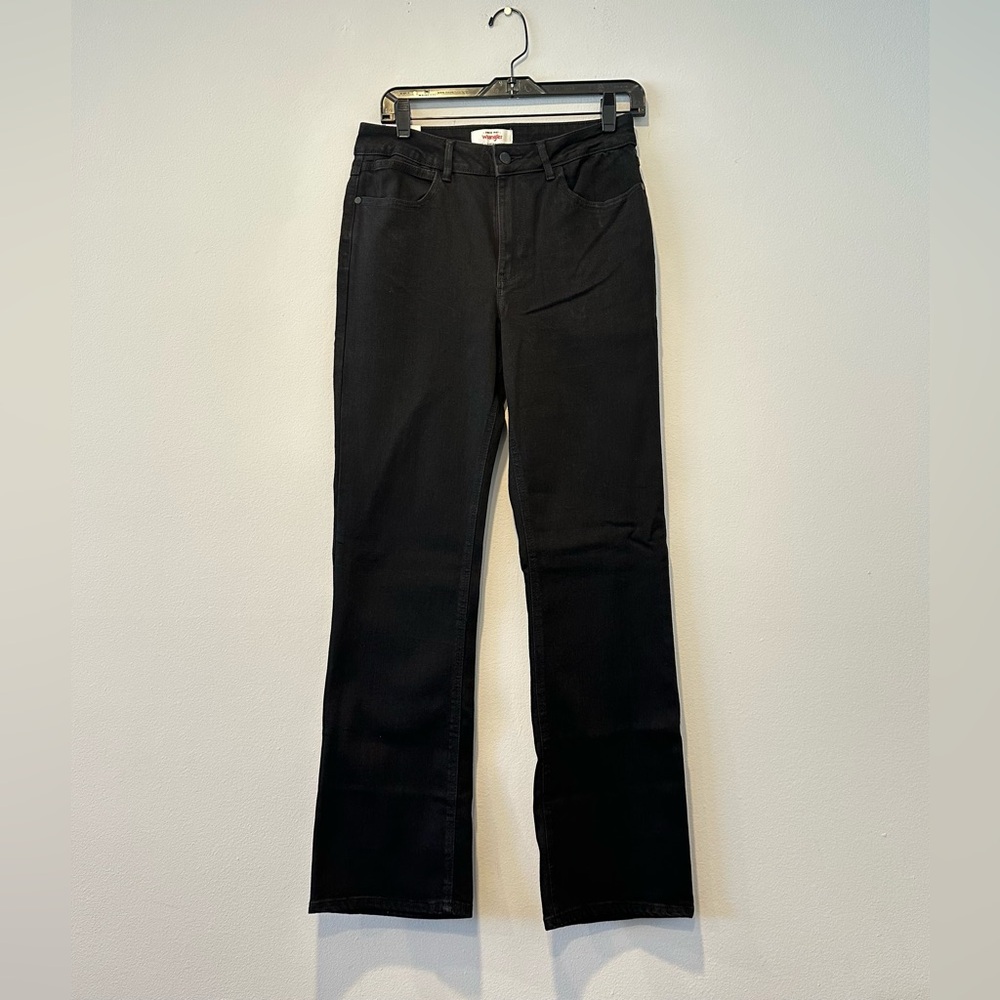 Wrangler High-Rise Straight Leg Jeans in Black